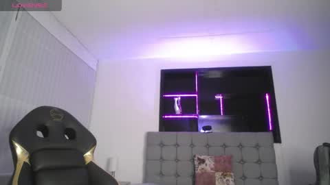 melanny_petite online show from 15, 4, 2026