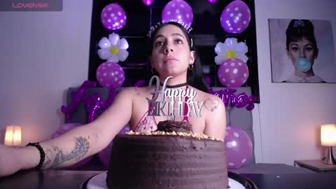 melanny_petite online show from 18, 4, 2026