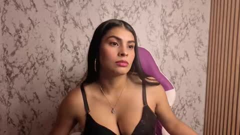 Snapshot of melany_ramirezz chatting on 8, 11, 2025 Melany follower online show from 8, 11, 2025