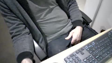 Snapshot of melbguy_075 chatting on 2, 8, 2026 melbguy_075 online show from 2, 8, 2026