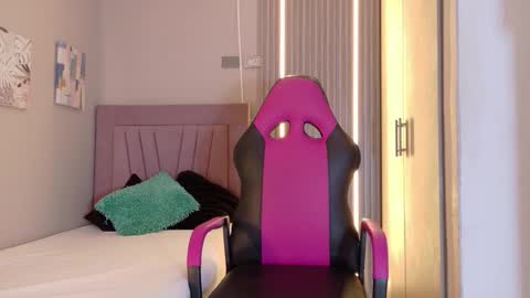 Snapshot of meli_peach chatting on 26, 11, 2025 meli_peach online show from 26, 11, 2025