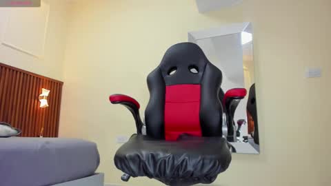 M E L I N A  online show from 10, 11, 2025