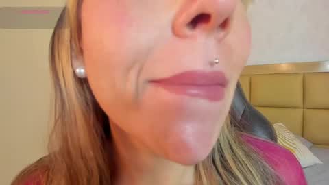 Snapshot of melissarouge chatting on 27, 4, 2026 online show from 27, 4, 2026