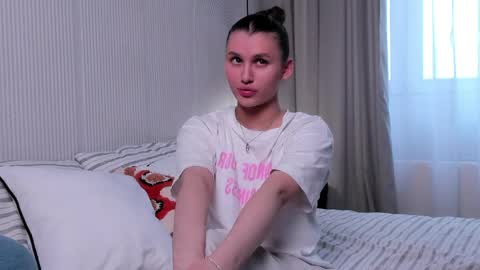 Snapshot of mellisamckeel chatting on 6, 4, 2026 Lia online show from 6, 4, 2026