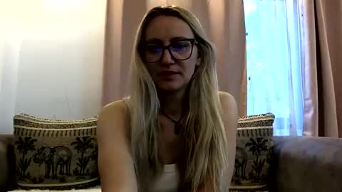 Snapshot of melly_rosey chatting on 9, 6, 2026 Melly online show from 9, 6, 2026