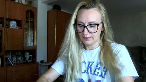 Snapshot of melly_rosey chatting on 29, 6, 2026 Melly online show from 29, 6, 2026