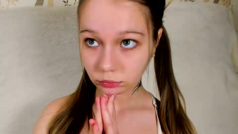 MelMooon online show from 15, 2, 2026