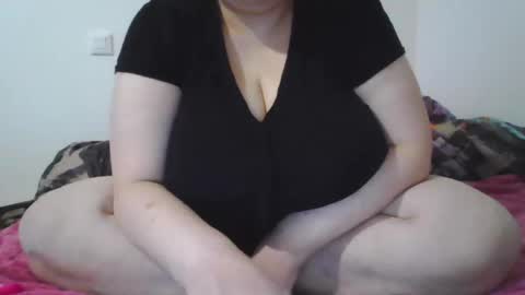 Snapshot of melobigboobs chatting on 26, 12, 2024 melobigboobs online show from 26, 12, 2024