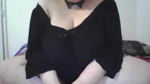 Snapshot of melobigboobs chatting on 6, 1, 2025 melobigboobs online show from 6, 1, 2025