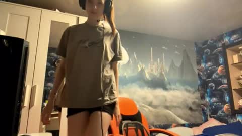Hi Im Aria 18 years old online show from 14, 10, 2025