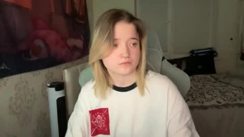 Snapshot of meowki4 chatting on 1, 1, 2025 meowme online show from 1, 1, 2025