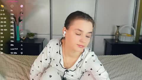 Julie online show from 11, 4, 2026