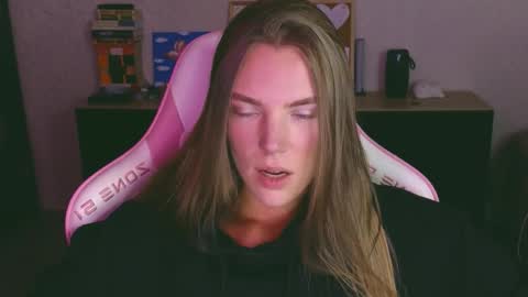 Snapshot of merry_dancers_ chatting on 16, 11, 2025 Susan online show from 16, 11, 2025