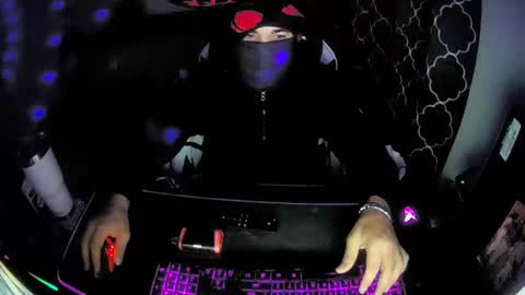 mesmereyes online show from 17, 12, 2024