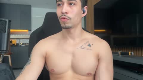 Snapshot of mettew22cm chatting on 7, 7, 2026 mettew22cm online show from 7, 7, 2026