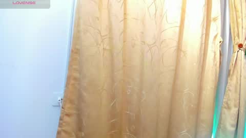 Snapshot of mia18___ chatting on 28, 4, 2026 Mia online show from 28, 4, 2026