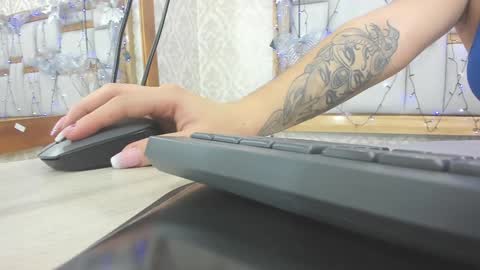 Snapshot of mia__megan chatting on 10, 12, 2024 mia__megan online show from 10, 12, 2024