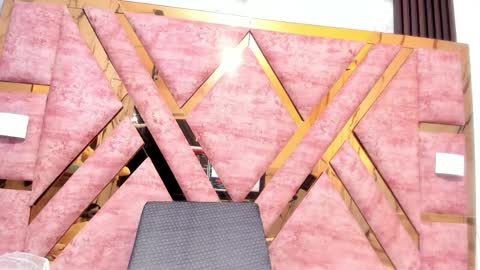 Mia online show from 9, 4, 2026