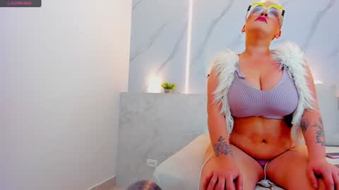 Snapshot of mia_becke chatting on 8, 1, 2025 Mia online show from 8, 1, 2025