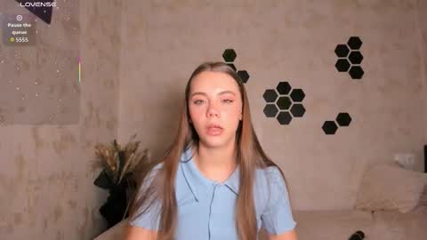 Mia  next stream Thursday 1400 UTC1 Friday 1400 UTC1 online show from 1, 10, 2025