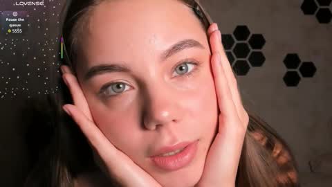 Mia  next stream Thursday 1400 UTC1 Friday 1400 UTC1 online show from 12, 11, 2025