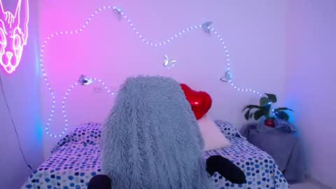 mia_cute_girl online show from 4, 6, 2026