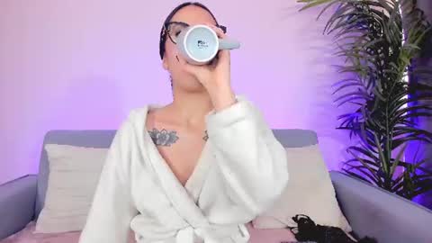 Sarah Luna online show from 17, 7, 2026