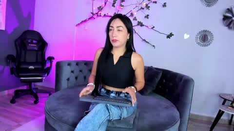 mia_davis__ online show from 3, 6, 2026