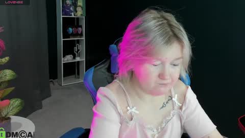 Snapshot of mia_ferd chatting on 12, 6, 2026 Mia online show from 12, 6, 2026