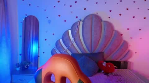 mia online show from 4, 4, 2026