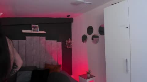 Val  online show from 7, 4, 2026