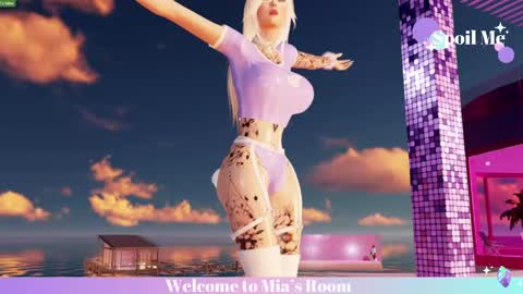 Snapshot of mia_lilah chatting on 15, 4, 2026 Mia online show from 15, 4, 2026