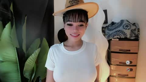 Snapshot of mia_lover9 chatting on 16, 7, 2026 M I A online show from 16, 7, 2026