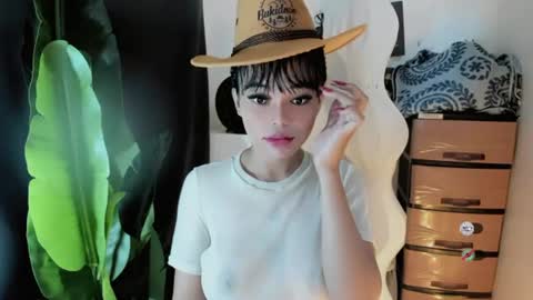 Snapshot of mia_lover9 chatting on 17, 7, 2026 M I A online show from 17, 7, 2026