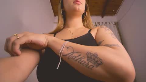 mia independent model online show from 4, 3, 2026