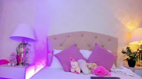 mia montess online show from 17, 4, 2026