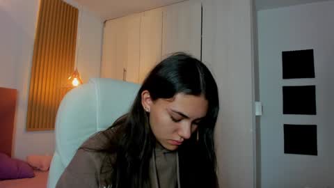 Mia Nevaeh - follow me online show from 12, 1, 2025