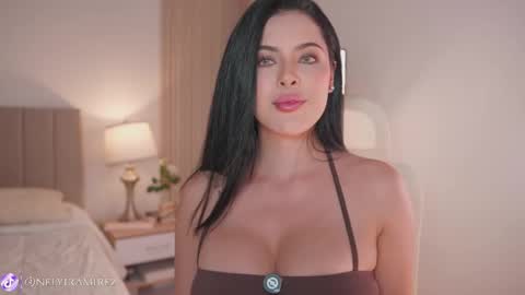 Instagram Nelyiramirez online show from 25, 3, 2026