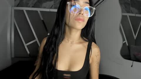 mia_petiteht online show from 27, 6, 2026