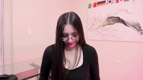 mia_quinn__ online show from 5, 7, 2026