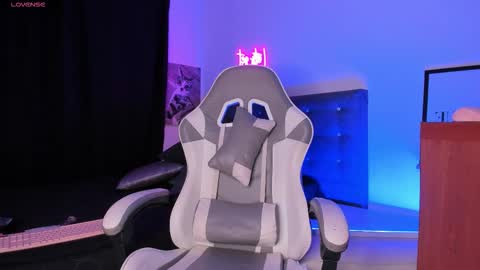 Snapshot of mia_ravenn chatting on 15, 11, 2025 Mia online show from 15, 11, 2025