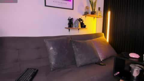 Mia online show from 31, 5, 2026