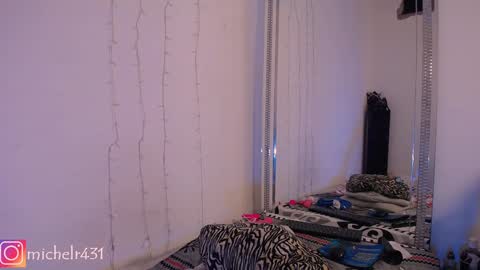 mia reys online show from 2, 2, 2025