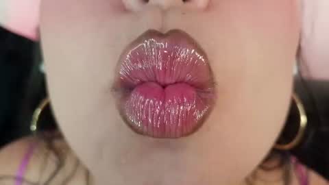 Snapshot of mia_roux1 chatting on 1, 7, 2026 Mia online show from 1, 7, 2026