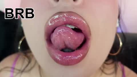 Snapshot of mia_roux1 chatting on 5, 7, 2026 Mia online show from 5, 7, 2026