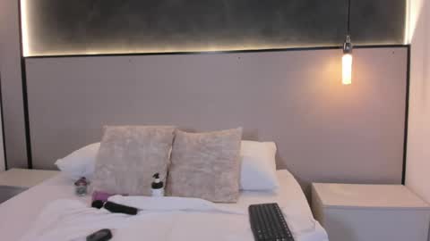 M I A online show from 20, 4, 2026