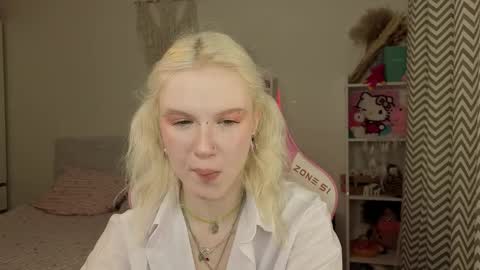 Snapshot of mia_waterlily chatting on 25, 3, 2026 Mia online show from 25, 3, 2026