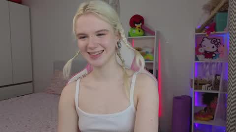 Snapshot of mia_waterlily chatting on 7, 4, 2026 Mia online show from 7, 4, 2026