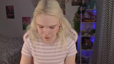 Snapshot of mia_waterlily chatting on 3, 6, 2026 Mia online show from 3, 6, 2026