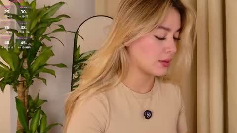 Mia White  online show from 21, 7, 2026